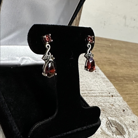 925 sterling silver great shape cubic zirconia red faceted crystal drop earrings - Picture 3 of 6